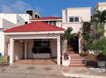 Casa · 330m² · 4 Recámaras · 2 Estacionamientos · Casa en Venta – Fracc. Haciendas de Rul
