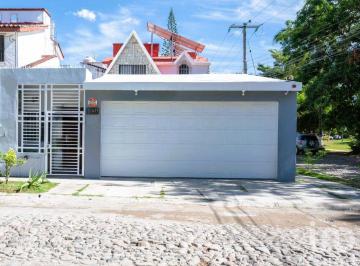 Casa · 193m² · 4 Recámaras · 2 Estacionamientos · Casa en Venta en Puerto Vallarta Cerca de La Playa
