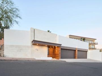 Casa · 850m² · 4 Recámaras · 8 Estacionamientos · Casa en Venta Lomas Altas