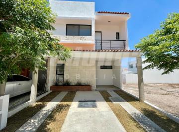 Casa · 129m² · 3 Recámaras · 2 Estacionamientos · Casa en Capital Sur