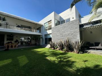 Casa de 4 habitaciones, Cuernavaca · Hermosa Casa Dentro de Fraccionamiento Villas del Lago
