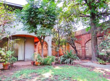 Casa de 5 habitaciones, Coyoacán · ¡Gran Oportunidad en Coyoacán! Casa con Enorme Jardín y Potencial Para Remodelación