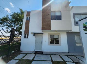 Casa · 82m² · 3 Recámaras · 2 Estacionamientos · Casa en Venta, en El Marques, Qro.