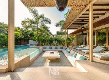 Casa · 490m² · 5 Recámaras · 4 Estacionamientos · Se Vende Hermosa Villa en Playacar