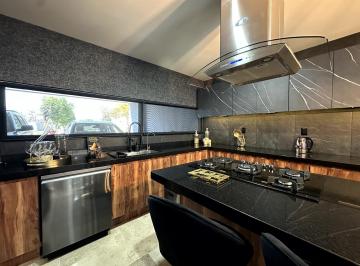 Casa · 330m² · 4 Recámaras · 2 Estacionamientos · Venta Casa en Angelopolis de 4 Recamaras