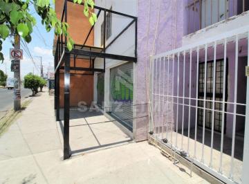 Local comercial de 3 habitaciones, Celaya · Los Pinos: Magnífico Departamento con 2 Locales Comerciales Al Frente
