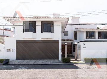 Casa · 439m² · 3 Recámaras · 2 Estacionamientos · Venta Residencia Campestre Zavaleta