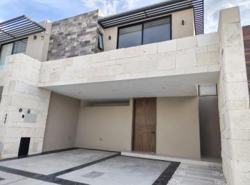 Casa de 3 habitaciones, León · Loma Alta Luxury, Junto Al Cielo Residencial.