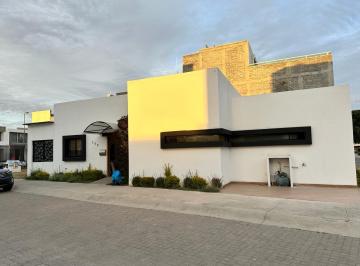 Casa de 3 habitaciones, Irapuato · Casa en Venta de un Piso en Villas de Tabora