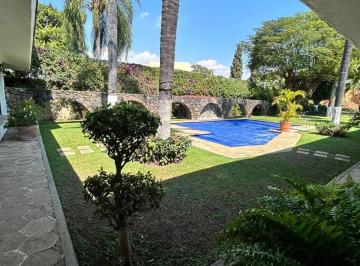 Casa de 5 habitaciones, Cuernavaca · Espaciosa Casa Dentro de Club de Golf Tabachines