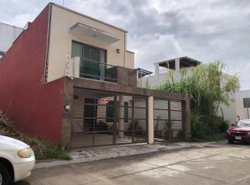 Casa · 136m² · 4 Recámaras · 2 Estacionamientos · Casa en Venta en Monte Magno Xalapa