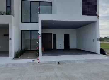 Casa · 248m² · 3 Recámaras · 1 Estacionamiento · Casa en Venta en Fracc Punto Lomas