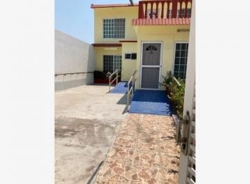 Casa · 249m² · 5 Recámaras · 1 Estacionamiento · Casa en Venta en Col 21 de Abril, Veracruz