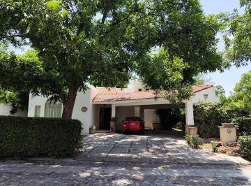 Casa de 3 habitaciones, Saltillo · Residencia Mexicana - Contemporanea en San Alberto