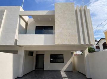 Casa · 224m² · 3 Recámaras · 3 Estacionamientos · Casa en Venta