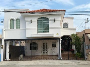 Casa · 350m² · 3 Recámaras · 3 Estacionamientos · Casa en Venta