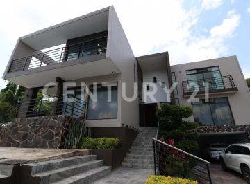 Casa · 450m² · 4 Recámaras · 15 Estacionamientos · Casa en Venta, en Club Nautico Puente Viejo, Tonalá, Jalisco.