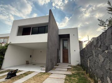 Casa · 343m² · 4 Recámaras · 4 Estacionamientos · Casa en La Campiña del Bosque