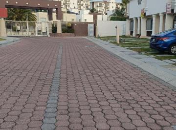 Casa · 130m² · 3 Recámaras · 3 Estacionamientos · Casa - Juriquilla