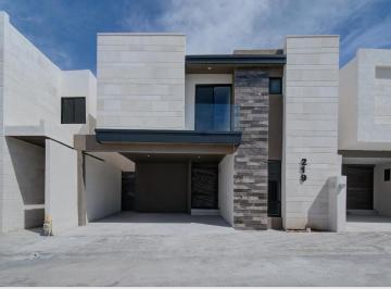 Casa de 4 habitaciones, Arteaga · Se Renta Bonita Casa de 4 Recamaras en Fracc Privado Al Norte de Saltillo