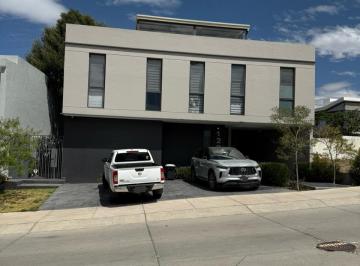 Casa de 3 habitaciones, Guadalajara · Venta de Casa en Los Robles Residencial en Coto Galeanas