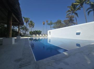 Casa · 507m² · 5 Recámaras · 4 Estacionamientos · Casa a Pie de Lago de Tequesquitengo, Morelos.