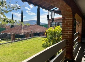 Casa · 380m² · 3 Recámaras · 7 Estacionamientos · Espectacular Casa con Terreno Enorme Para Descansar