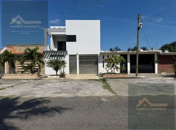 Casa · 300m² · 4 Recámaras · 2 Estacionamientos · Casa en El Fracc. Tecnológico