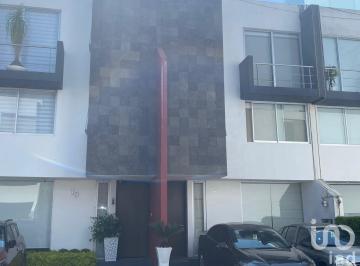 Casa · 198m² · 3 Recámaras · 2 Estacionamientos · Venta Casa en Condominio Horizontal. Tlalpan