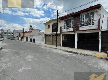 Casa · 108m² · 4 Recámaras · 2 Estacionamientos · Casa en Venta Villas Santín, Toluca