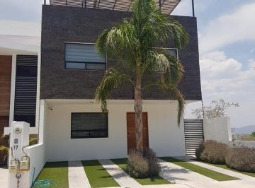 Casa · 245m² · 3 Recámaras · 2 Estacionamientos · Casa en Venta, Zibata, Queretaro