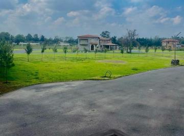 Terreno / Lote · 303m² · Terreno en Venta - Valquirico - Cluster Barrio Bosques