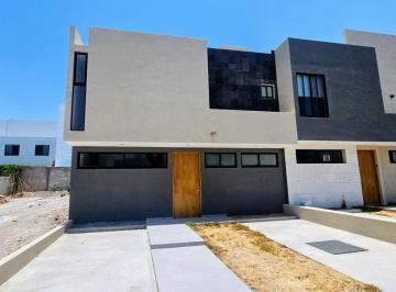 Casa · 160m² · 4 Recámaras · 2 Estacionamientos · Casa en Venta en Cañadas del Arroyo de Oportunidad