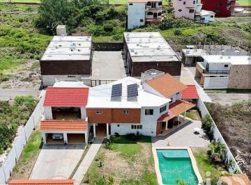 Casa · 416m² · 4 Recámaras · 4 Estacionamientos · Casa en Venta a 150 m de L Playa en El Encanto de La Bahia E La Riviera Veracruzana en Veracruz