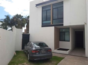 Casa de 3 habitaciones, Irapuato · Casa en Venta Precio de Oportunidad en Lomas del Pedregal