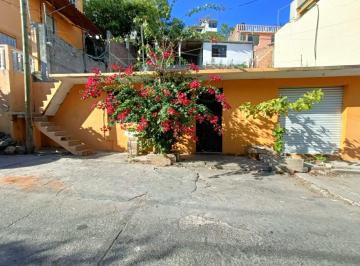 Casa · 327m² · 2 Recámaras · Casa en La Santa Cruz, Calle Francisco I Madero