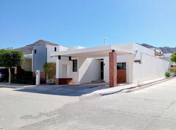Casa · 3 Recámaras · 2 Estacionamientos · Casa - Velas Residencial