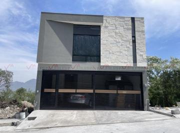 Casa · 265m² · 4 Recámaras · 2 Estacionamientos · Casa en Venta en García
