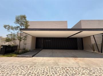Casa · 325m² · 4 Recámaras · 3 Estacionamientos · Casa - Fraccionamiento El Campanario