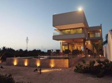 Casa · 420m² · 4 Recámaras · 6 Estacionamientos · Casa en Venta Frente Al Mar en San Bruno