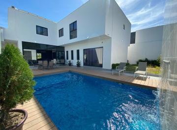 Casa · 512m² · 3 Recámaras · 3 Estacionamientos · Casa en Venta en Jardines de Valle Alto, Sur de Monterrey, Carretera Nacional