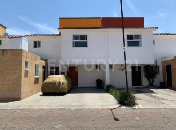 Casa · 196m² · 4 Recámaras · 2 Estacionamientos · Venta de Casa en Puebla, Residencial Jardines de San Carlos, San Andrés Cholula.