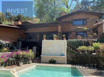 Casa · 400m² · 5 Recámaras · 5 Estacionamientos · Casa en Venta con Vista Al Lago, en Avándaro, Valle de Bravo, Estado de México