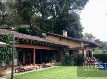 Casa · 550m² · 5 Recámaras · 4 Estacionamientos · Casa en Venta - Renta en Avándaro, Valle de Bravo, Estado de México