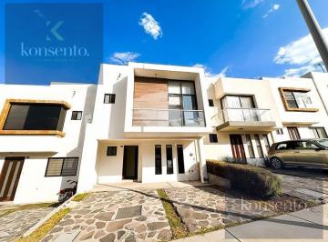 Casa · 182m² · 4 Recámaras · 2 Estacionamientos · Casa en Venta en Zibata