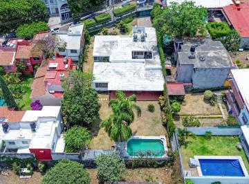Casa de 3 habitaciones, Cuernavaca · Inversionistas, Casa de un Nivel con Jardin y Alberca en Col. Lomas del Mirador
