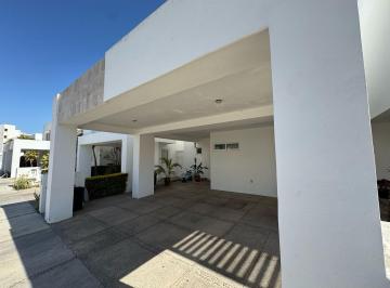 Casa · 3 Recámaras · 2 Estacionamientos · Casa - Fraccionamiento Sábalo Country Club