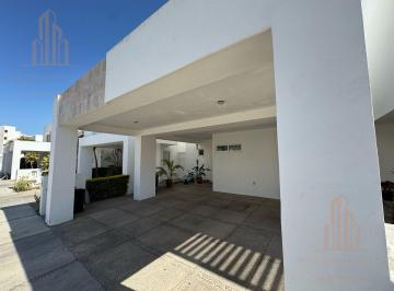 Casa · 3 Recámaras · 2 Estacionamientos · Casa - Fraccionamiento Sábalo Country Club