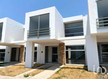 Casa · 182m² · 4 Recámaras · 2 Estacionamientos · Casa en Renta en Residencial Bonaterra, Coto Altezza, Nueva Para Estrenar.