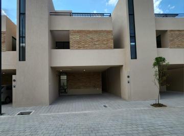 Casa · 215m² · 4 Recámaras · 2 Estacionamientos · Casa en Venta, en El Marques, Queretaro